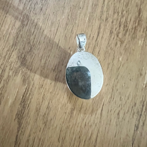 Larimar 925 pendant on 925 Sterling chain. Chain is 18” long and pendant is 1”. - Picture 3 of 6